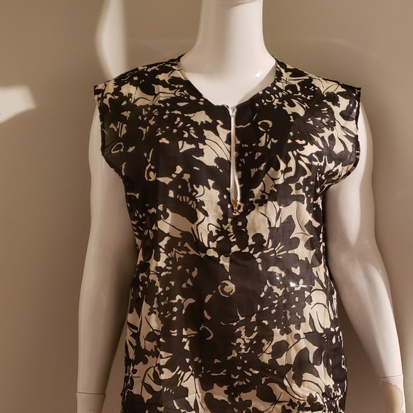Plus Size Black Floral print sleeveless top - Picture 1 of 3